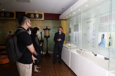 中医药文化历久弥新 中医诊所的传承与创新之路